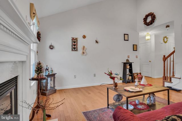 7 LARCH LN, Enola, PA 17025