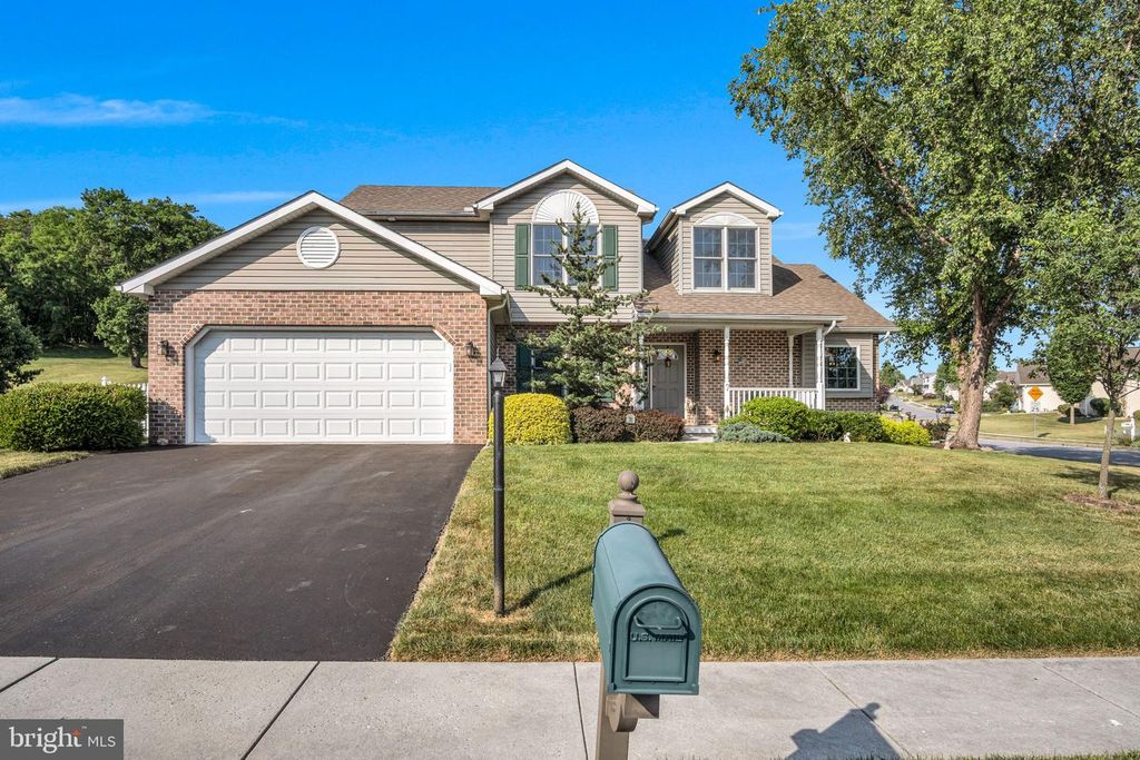 7 LARCH LN, Enola, PA 17025