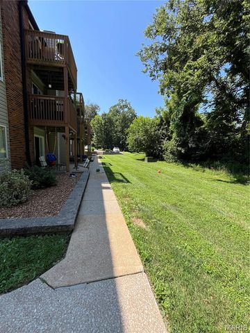 2844 Blackforest Drive F, Oakville, MO 63129