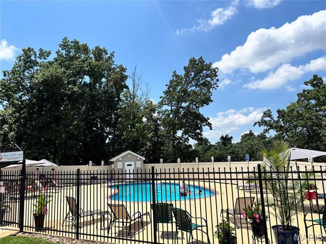 2844 Blackforest Drive F, Oakville, MO 63129