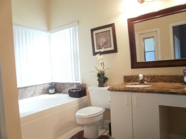 6365 Lansdowne Circle, Boynton Beach, FL 33472