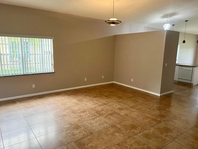 6365 Lansdowne Circle, Boynton Beach, FL 33472