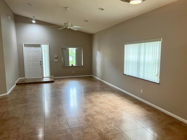 6365 Lansdowne Circle, Boynton Beach, FL 33472