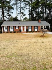 1904 Hamilton Drive, Sanford, NC 27330