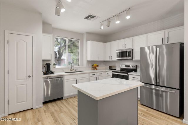 3726 E KRISTAL Way, Phoenix, AZ 85050