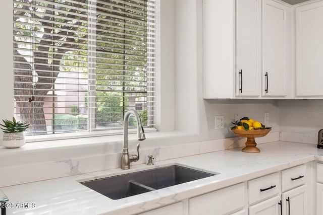 3726 E KRISTAL Way, Phoenix, AZ 85050