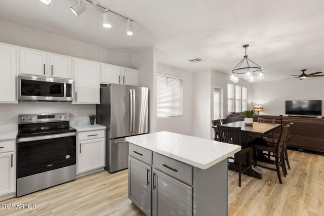 3726 E KRISTAL Way, Phoenix, AZ 85050