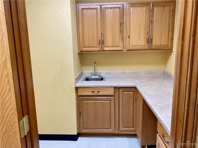 1412 E 8th Street, Weslaco, TX 78596