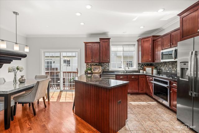 926 Shandrew Drive 926, Naperville, IL 60540