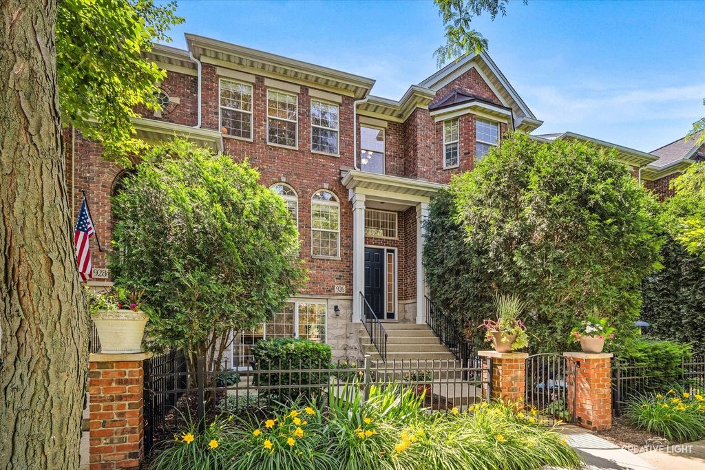926 Shandrew Drive 926, Naperville, IL 60540