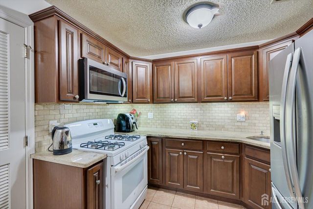 150 Prestwick Way, Edison, NJ 08820