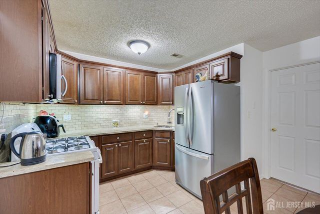 150 Prestwick Way, Edison, NJ 08820