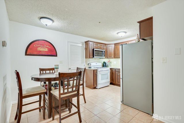 150 Prestwick Way, Edison, NJ 08820