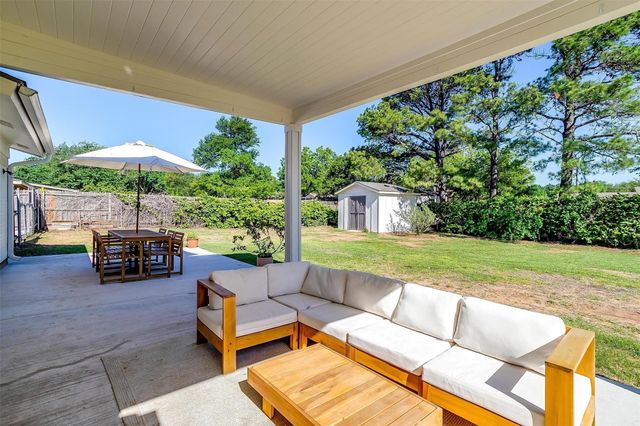 2212 Ridge Lane, Grapevine, TX 76051