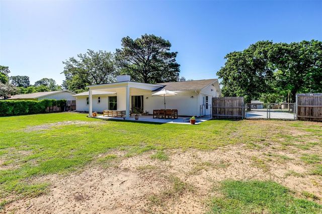 2212 Ridge Lane, Grapevine, TX 76051