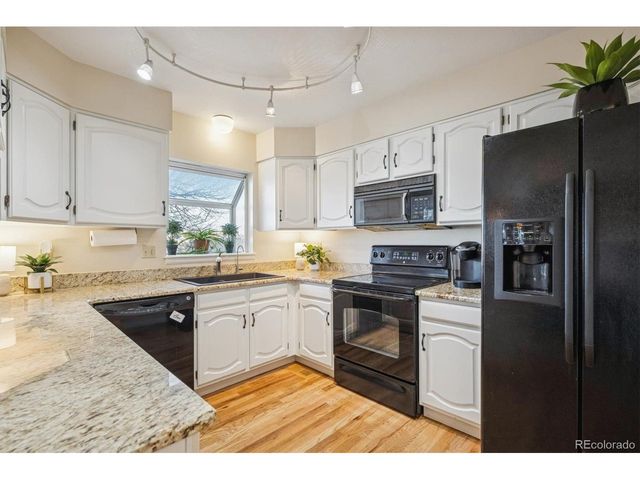 7752 Halleys Dr, Littleton, CO 80125