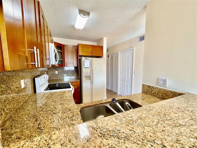 4681 NW 9th St 211, Miami, FL 33126