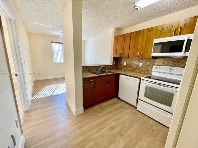 4681 NW 9th St 211, Miami, FL 33126