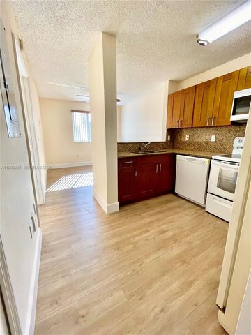 4681 NW 9th St 211, Miami, FL 33126