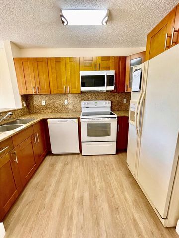 4681 NW 9th St 211, Miami, FL 33126