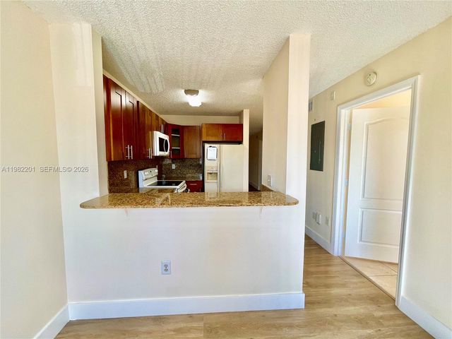 4681 NW 9th St 211, Miami, FL 33126