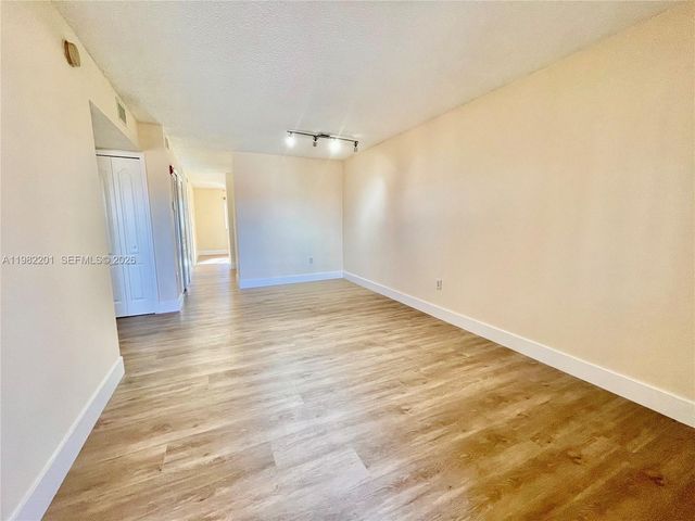 4681 NW 9th St 211, Miami, FL 33126