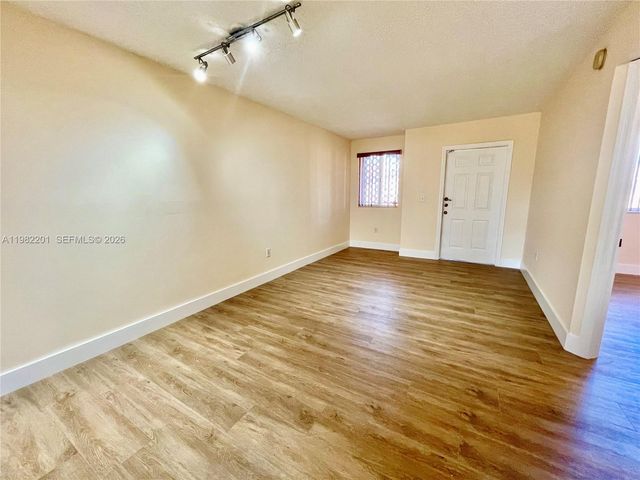 4681 NW 9th St 211, Miami, FL 33126