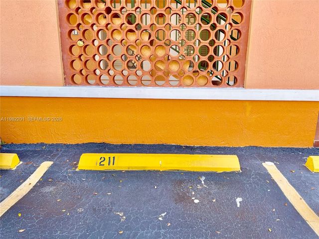 4681 NW 9th St 211, Miami, FL 33126