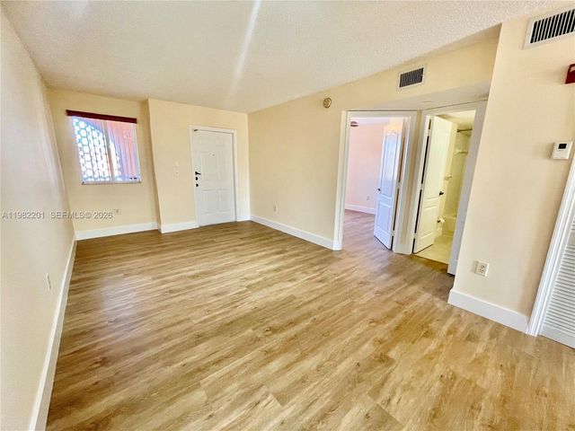 4681 NW 9th St 211, Miami, FL 33126