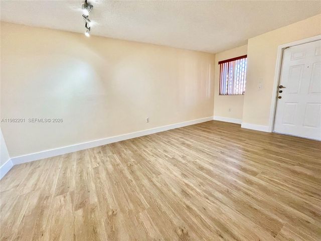 4681 NW 9th St 211, Miami, FL 33126