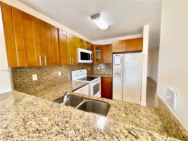 4681 NW 9th St 211, Miami, FL 33126