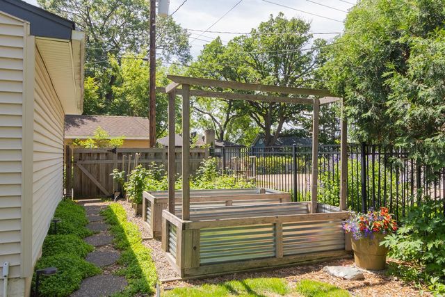 2028 Princeton Avenue, Saint Paul, MN 55105