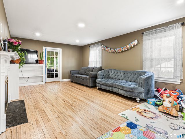 15 Ezra Road, Danbury, CT 06811