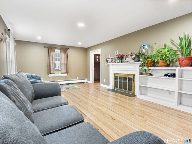 15 Ezra Road, Danbury, CT 06811