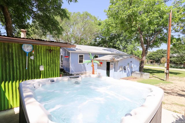 124 COVE DR, Pipe Creek, TX 78063