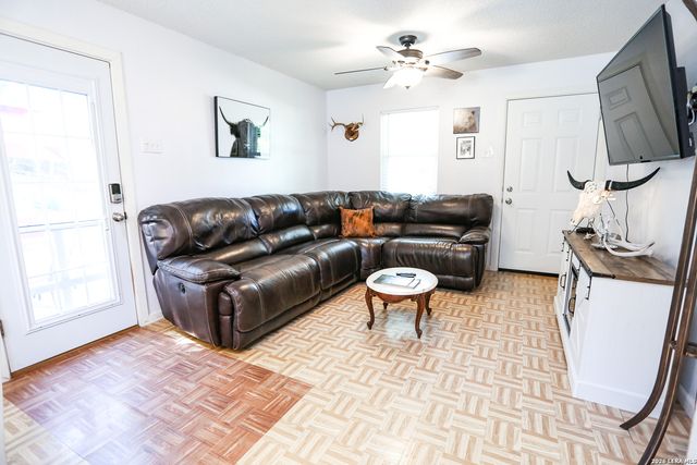 124 COVE DR, Pipe Creek, TX 78063