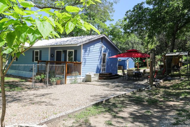 124 COVE DR, Pipe Creek, TX 78063