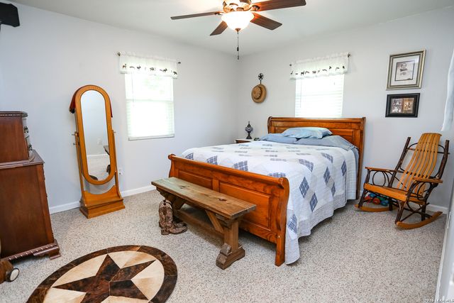124 COVE DR, Pipe Creek, TX 78063
