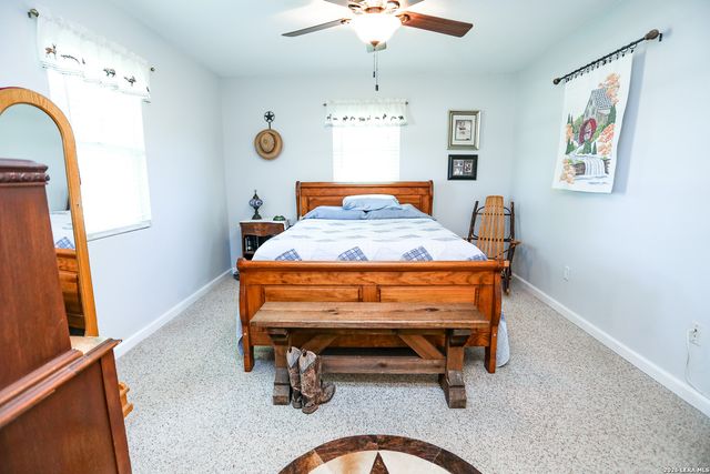 124 COVE DR, Pipe Creek, TX 78063