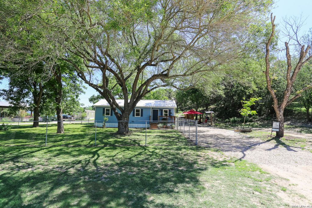 124 COVE DR, Pipe Creek, TX 78063