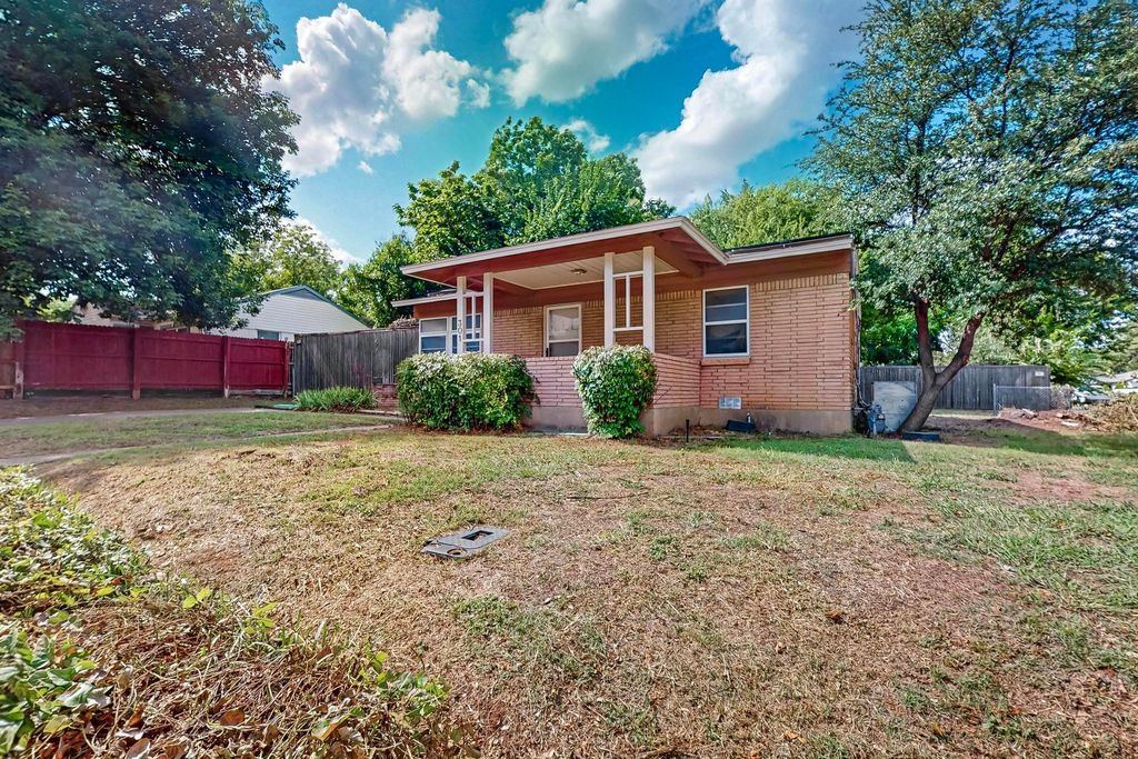 301 W Vilbig Street, Irving, TX 75060