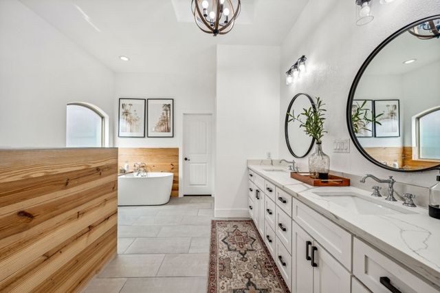 337 Paddle Boat Drive, Granbury, TX 76049