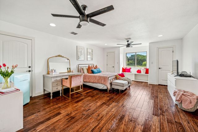 337 Paddle Boat Drive, Granbury, TX 76049