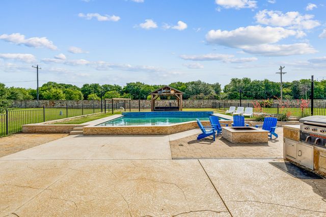 337 Paddle Boat Drive, Granbury, TX 76049