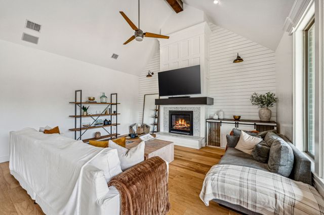 337 Paddle Boat Drive, Granbury, TX 76049