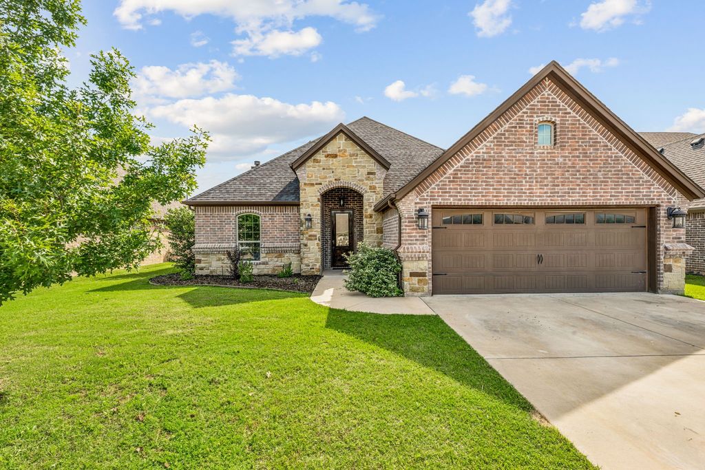 337 Paddle Boat Drive, Granbury, TX 76049