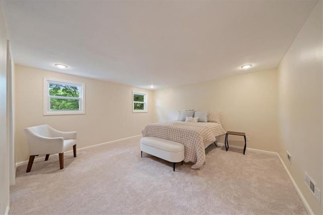 5200 W 72ND Street, Prairie Village, KS 66208