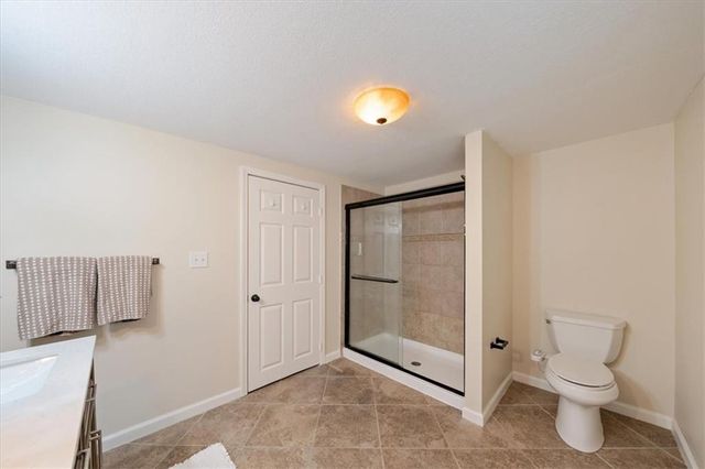 5200 W 72ND Street, Prairie Village, KS 66208