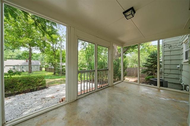 5200 W 72ND Street, Prairie Village, KS 66208