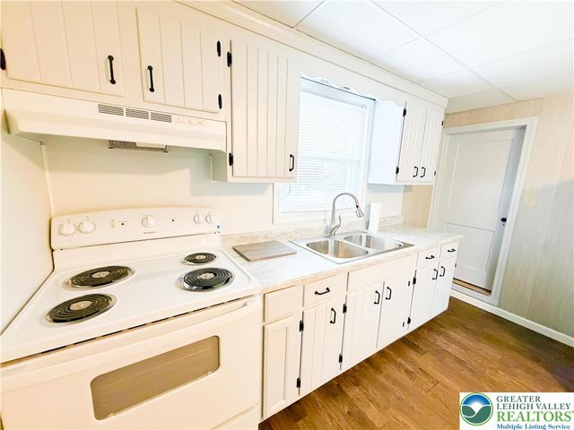 17 Mahoning Drive East, Lehighton Boro, PA 18235